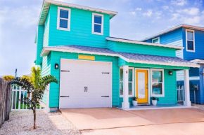 VW6 4 Bedroom in Gated Village Walk Home, 2 Shared Heated Pools, Parking for 3